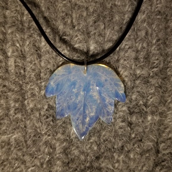 Opalite gemstone leaf pendant, NWOT, on black cord, artisan made, unisex - Picture 2 of 3